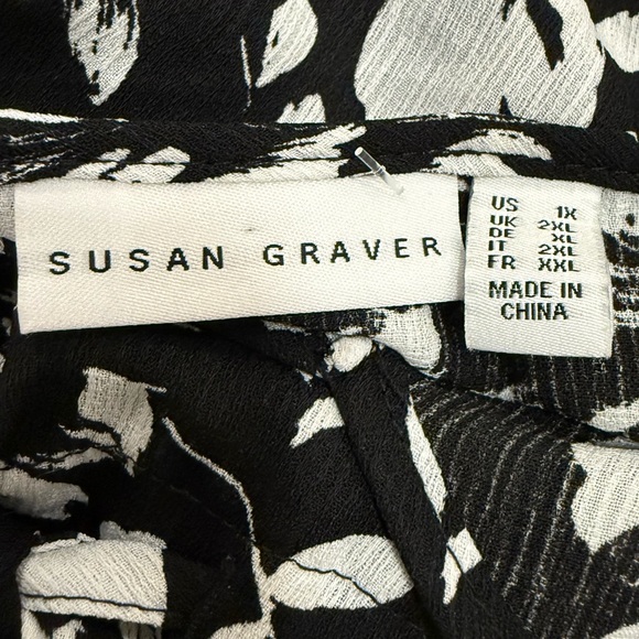 Susan Graver Printed Woven Scarf Top w/Tassel Trim Size 1X Black (Style A377184) - Picture 3 of 5